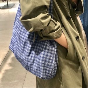 Meet your Posher, Hong